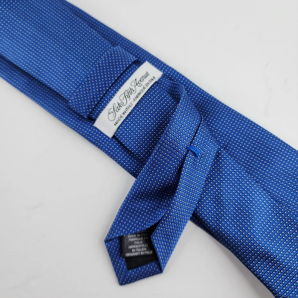 SAKS FIFTH AVENUE Blue Silk Tie.